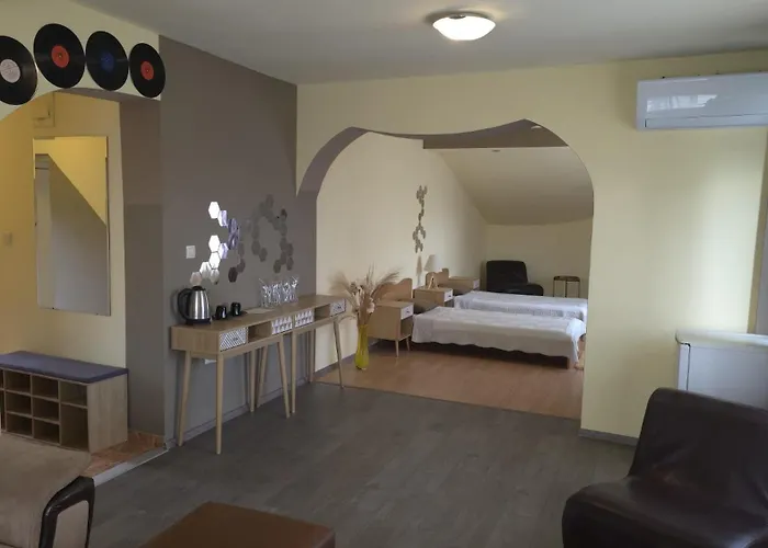 Guest Rooms Flirt
