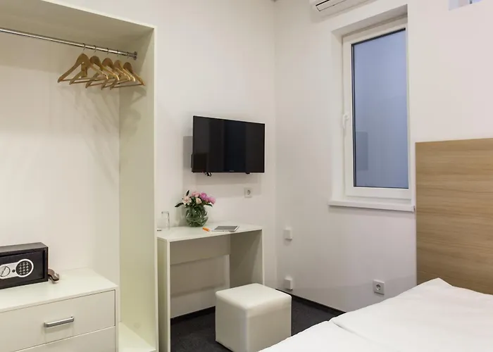 Orange Hotel