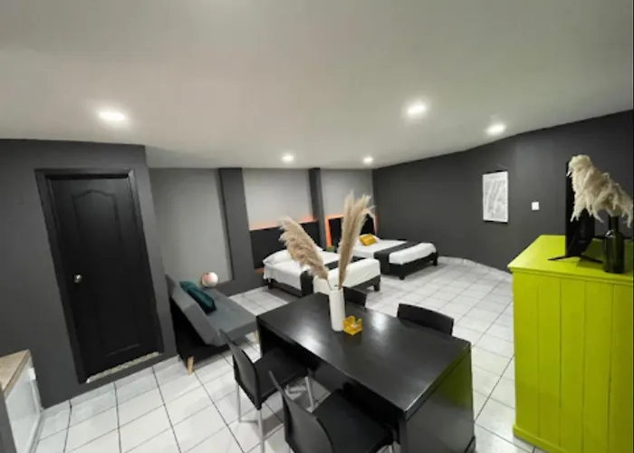 Zyan Rooms
