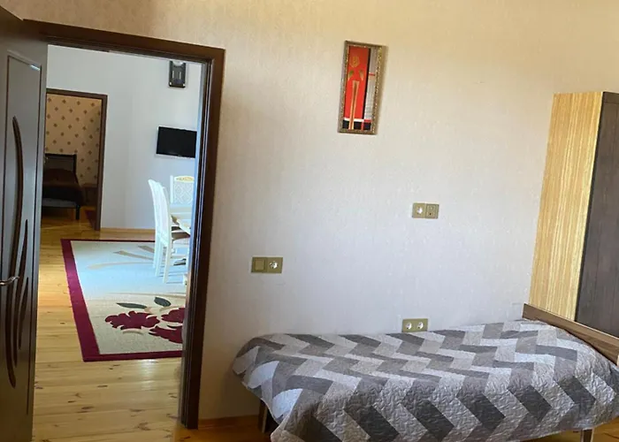 Khazri Qonaq Evi / Guest House