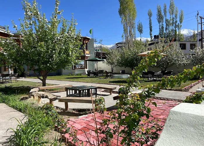 Mandalchan Hotel