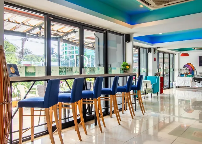 Jomtien Beach Sleep Inn - Steps From Beach & Market