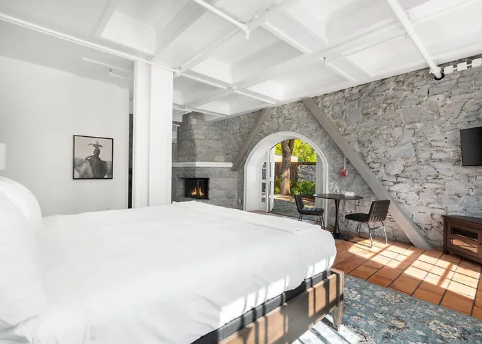 Sonoma Stonehouse Hotel
