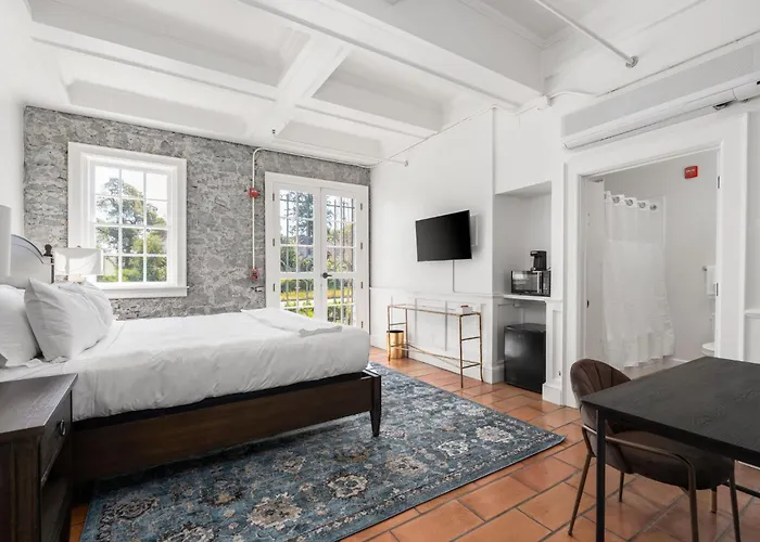 Sonoma Stonehouse Hotel