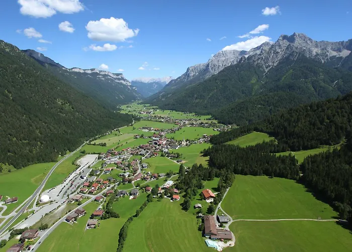 Hotel Tiroler Adler - Bed And Breakfast