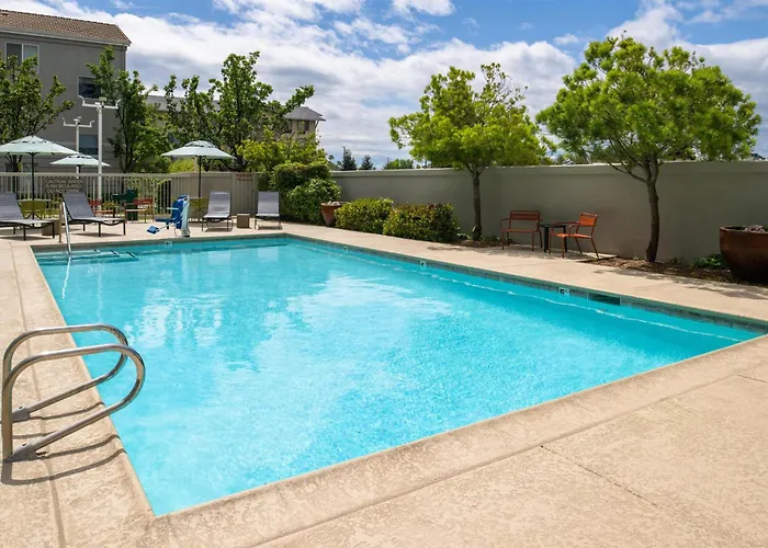 Hampton Inn & Suites Redding
