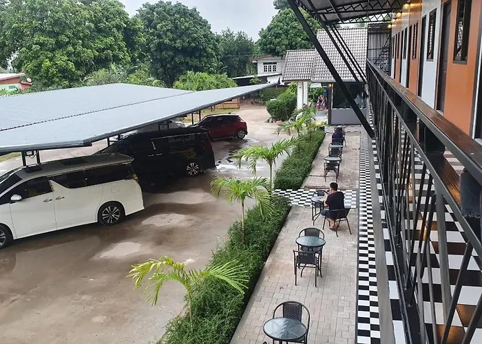 โรงแรมอินทราเพลส