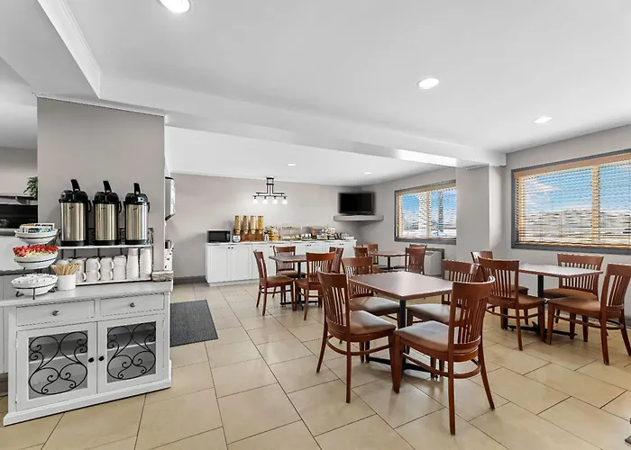 Travelodge Suites By Wyndham Regina - Eastgate Bay