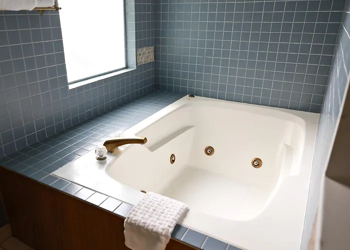 Rivertree Inn & Suites