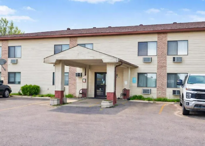 Oyo Hotel Pipestone Mn, Canterbury Park