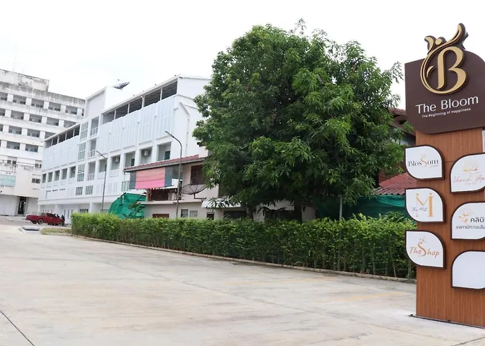 โรงแรมบลอสซั่ม เพชรบูรณ์ Blossom Hotel