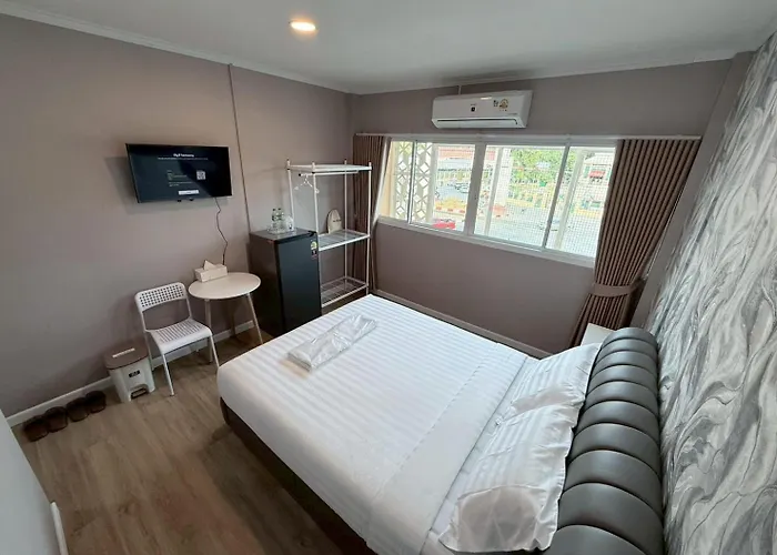Lopburi Sity Hotel โรงแรมลพบุรี ซิตี้