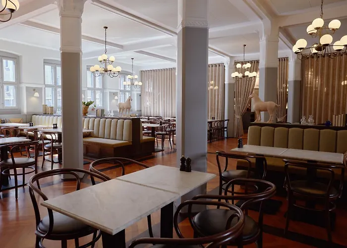 Ascot Hotel