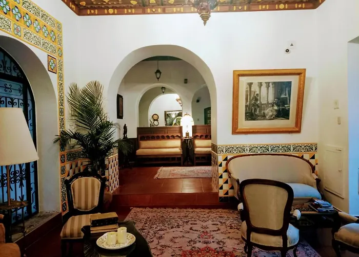 El Hotel De Su Merced