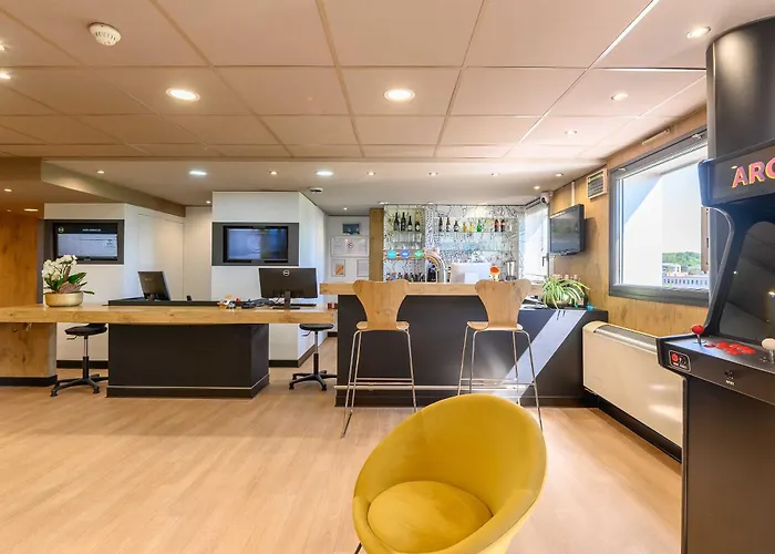 B&B HOTEL Paris Versailles