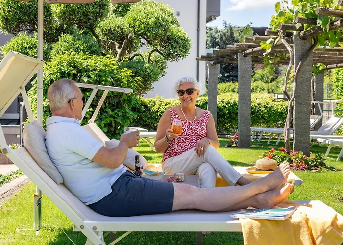 Ascona Lodge, Pool&Garden Retreat