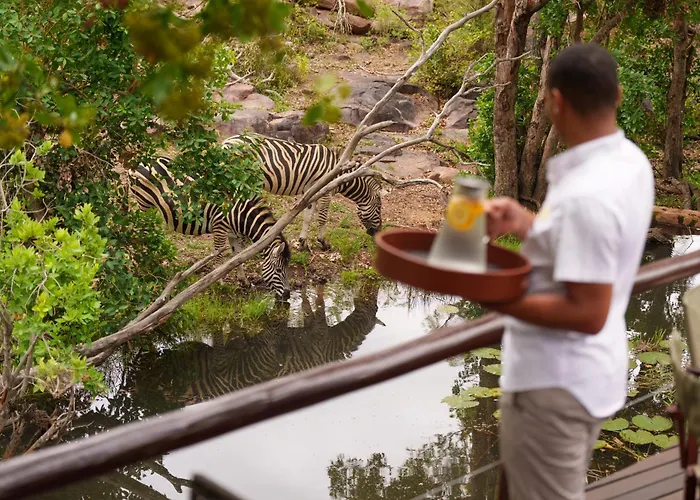 Ndlovu Safari Lodge