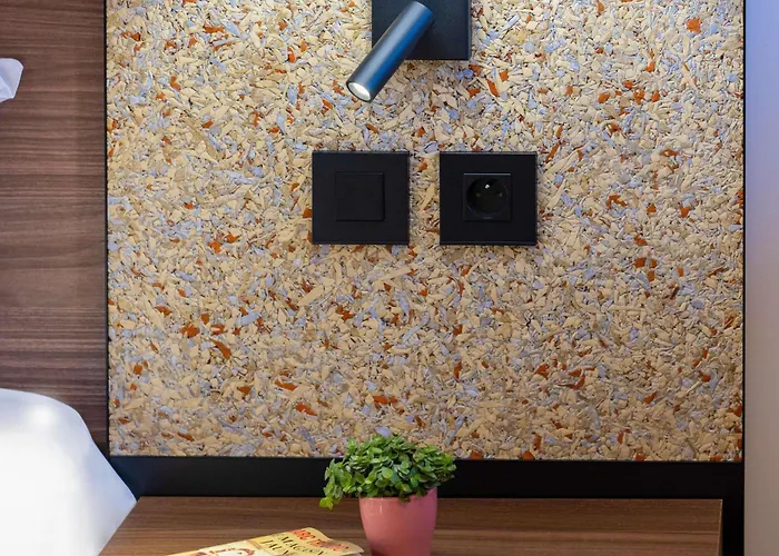 greet Hotel Chatellerault