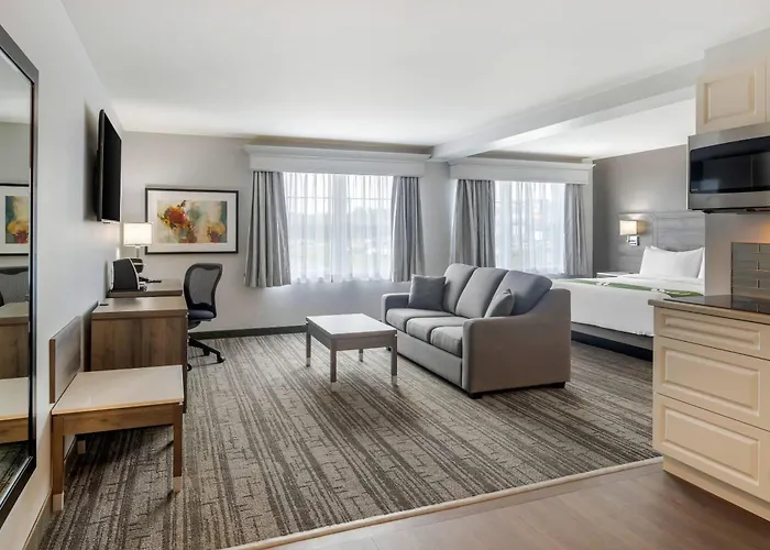 Amsterdam Inn & Suites, An Ascend Collection Hotel