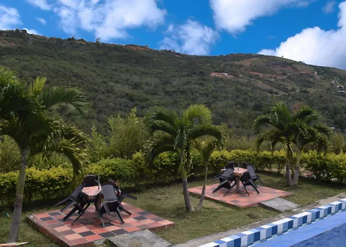 Hotel Campestre Palmas Del Zamorano