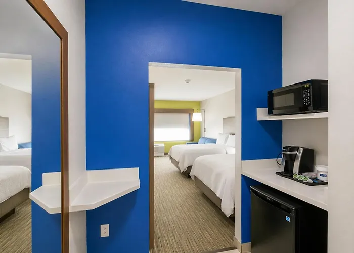 Holiday Inn Express & Suites Lindale - Tyler By Ihg