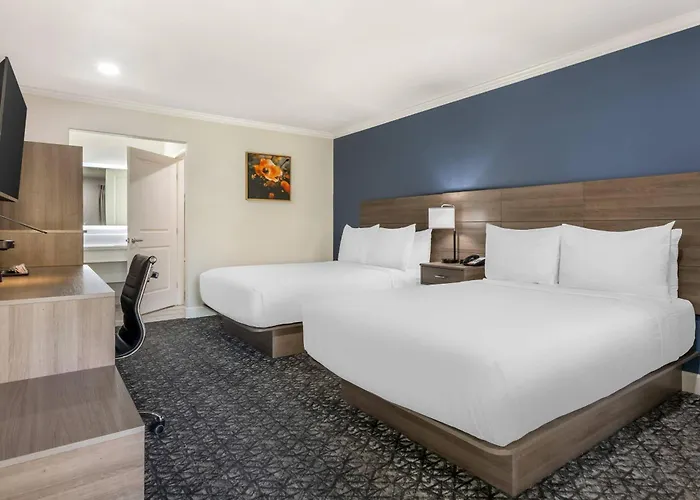 University Park Inn & Suites, An Ascend Collection Hotel