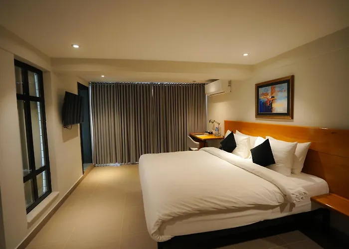 The Avenue Hotel