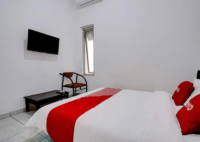 Oyo 92725 Regol Srimahi Residence