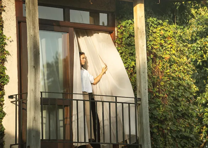Casterbridge Hollow Boutique Hotel