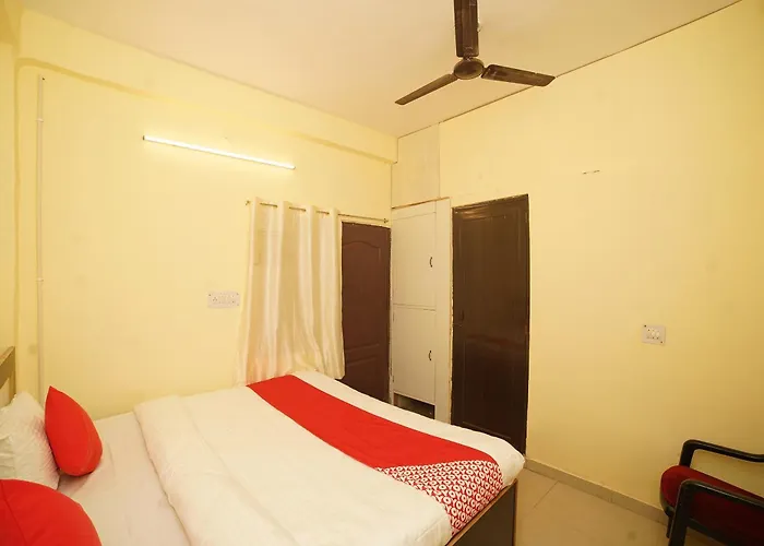 Hotel O Paras Guest House & Restaurant