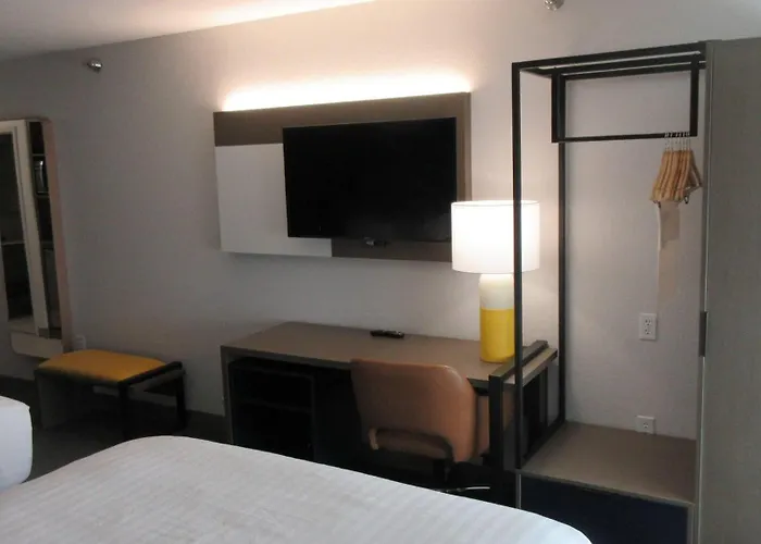 Comfort Inn & Suites Grand Forks Near Alerus Center