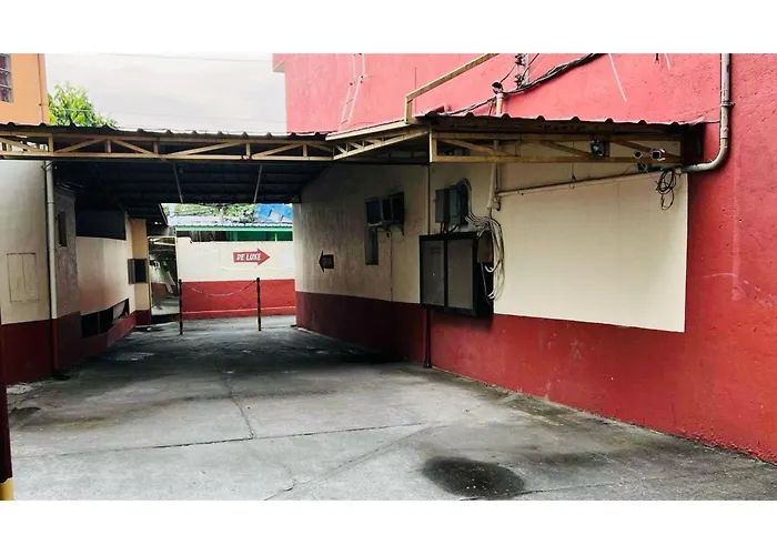 Oyo 1026 Evita Hotel Bacoor