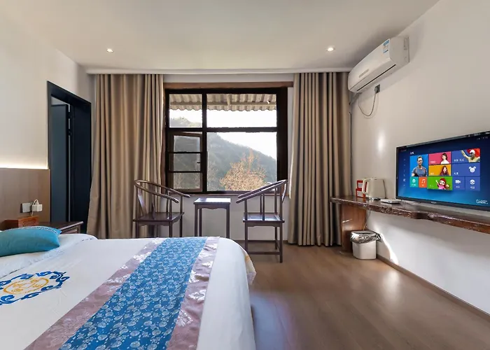 Zhangjiajie Joy Hotel -New Hotel ,Avatar Mountain View, Walking Distance To The Middle Gate Of Forest Park,Quite Entrance, Less Crowed & No Queue,Free Well-Prepared Breakfast,Free Self-Service Laundry & Drying, Attraction Tickets Serivce,Nice Host