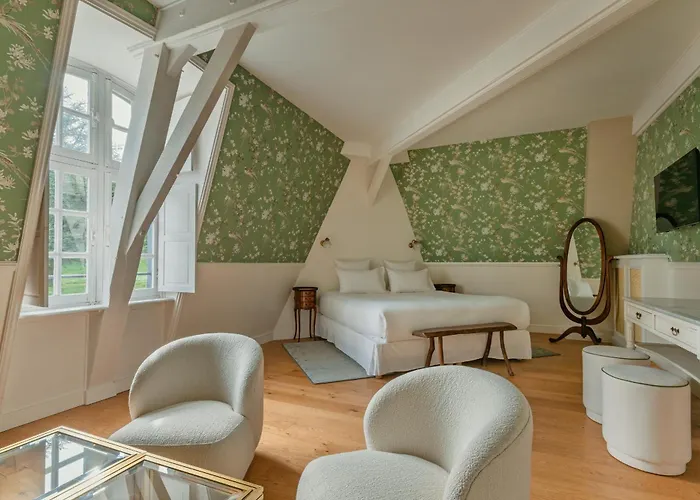 Le Château D'Etoges - Les Collectionneurs
