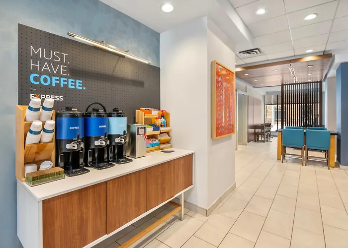 Holiday Inn Express Toronto Downtown By Ihg