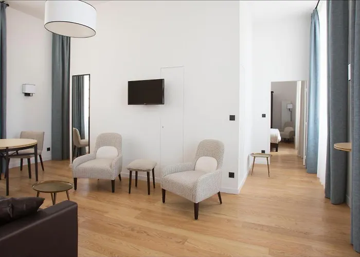 College des Doctrinaires, Hôtel, Résidence et SPA