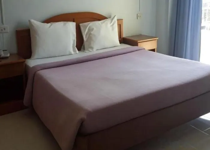 Ritzy House Hotel