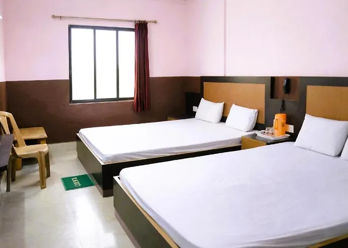 Goroomgo Samrat Palace Puri Near Sea Beach With Parking Facilities - Restaurant Available - Couple Friendly