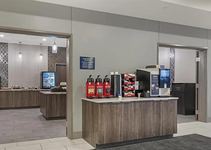Best Western Plus Marquette Hotel&Suites