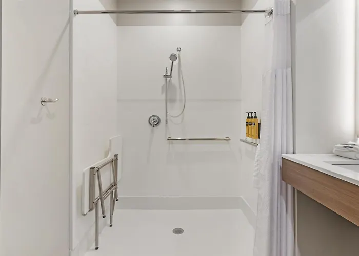 Best Western Plus Marquette Hotel&Suites