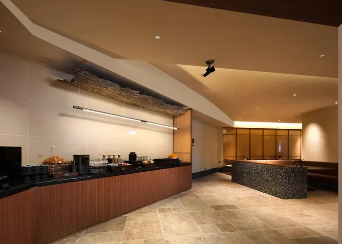 Atour Hotel Ningbo Railway Station Tianyige Moon Lake