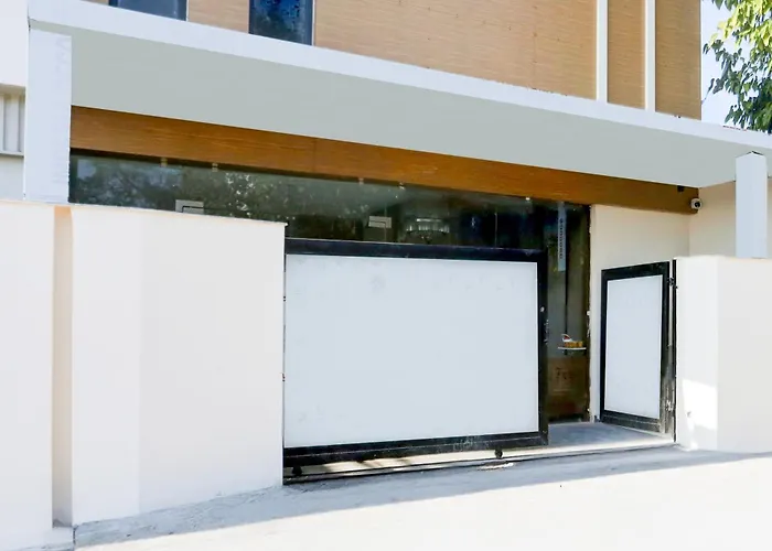 Super Townhouse Isbt Dehradun