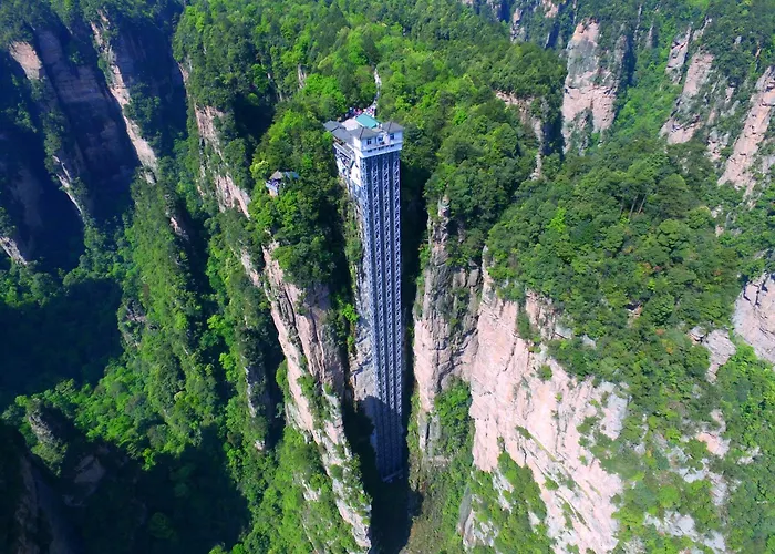 Zhangjiajie Homeinn Plus Hotel-Free Pick Up Service,Free Chinese-Western Breakfast,Free Freah Coffee,Free Self-Service Laundry & Drying, Attraction Tickets Serivce In Advance
