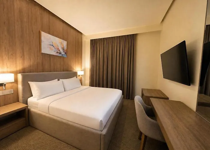 Baz Hotel University District