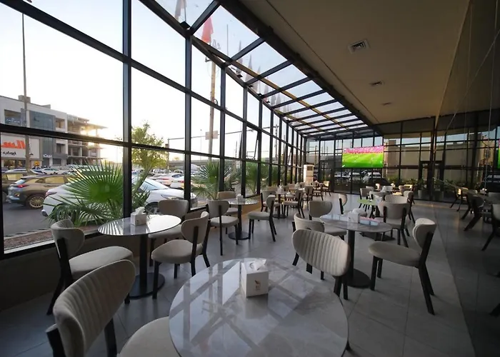 Baz Hotel University District