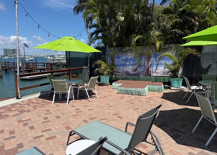 Blue Heron Bridge Hotel&Dive Club