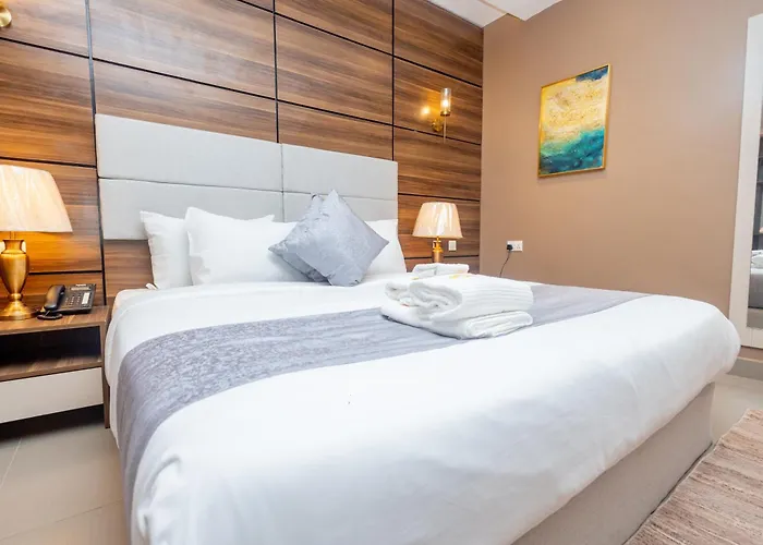 Diamond Den Hotel And Suites