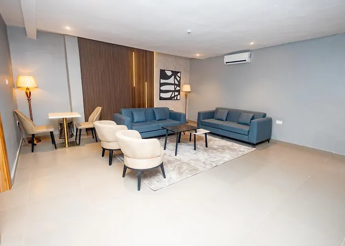 Diamond Den Hotel And Suites