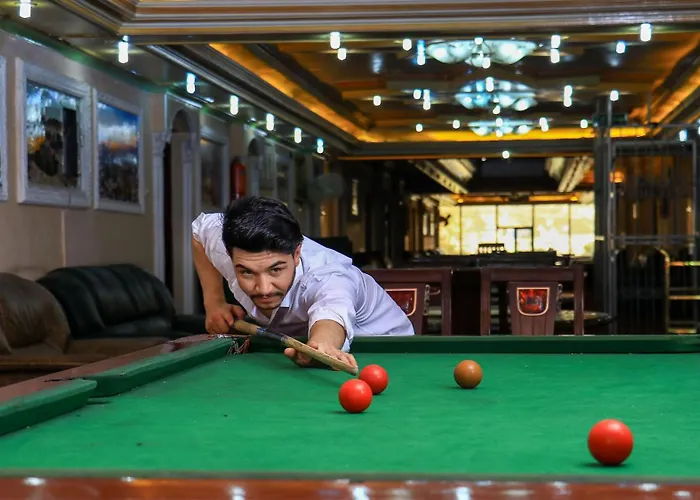 Roshan Plaza Hotel