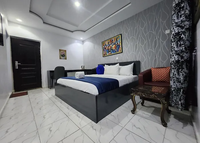 De Prominent Hotel & Suites